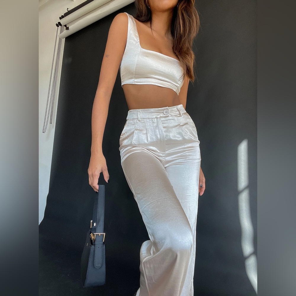 Huxley Set Satin Champagne NWT